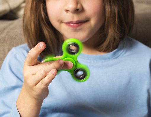 Bahaya di Balik Asyiknya Permainan Fidget Spinner