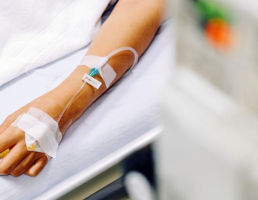 Kapan Dehidrasi Perlu Diinfus?