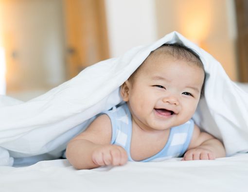 Tahapan Perkembangan Bahasa Sejak Bayi Hingga Usia 1 Tahun