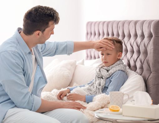 Ayah, Ini Kiat Merawat Anak yang Sakit