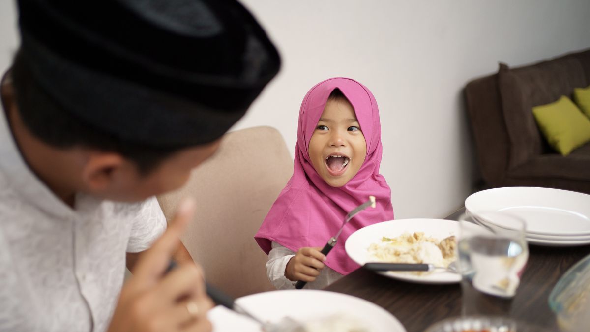 Mama, Coba 8 Tips Ini Agar Anak Kuat Puasa Seharian!  