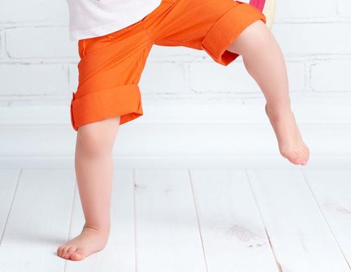 Beraktivitas Tanpa Sepatu di Ruangan, Baik untuk Kaki Anak