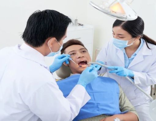 Mengenal Perawatan Air Abrasion untuk Membersihkan Gigi