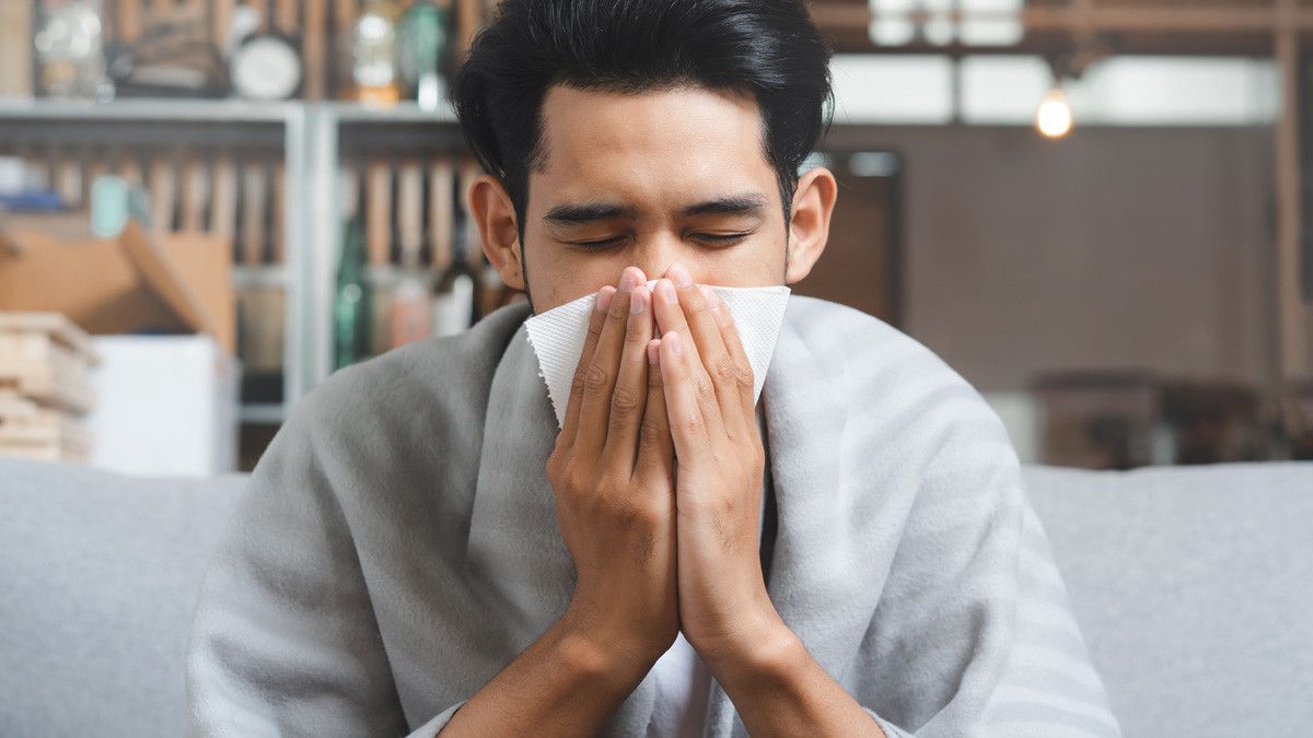Perbedaan Gejala Flu dan Pilek Biasa yang Perlu Anda Tahu