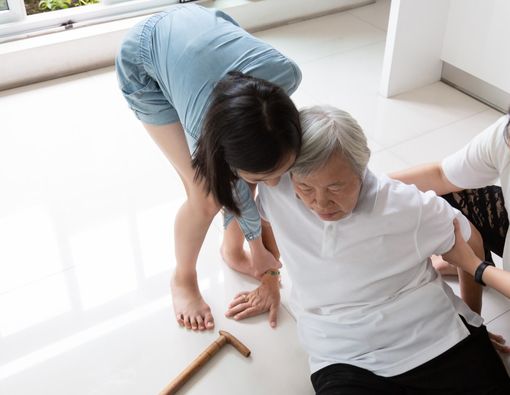 Lansia Mudah Jatuh, Lakukan Ini untuk Mencegahnya