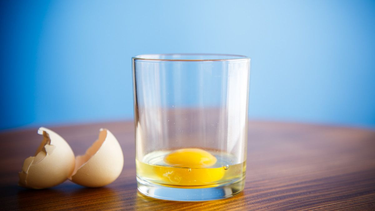 Sering Konsumsi Telur Mentah, Ini Bahayanya