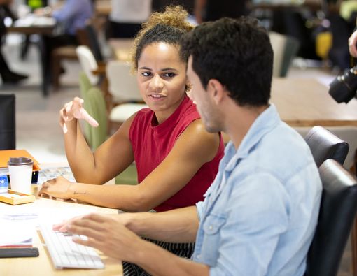 Perlu Tahu, Ini Risiko Pacaran dengan Teman Sekantor
