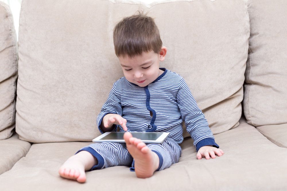 Paparan Screen Time Berlebih Berbahaya bagi Anak
