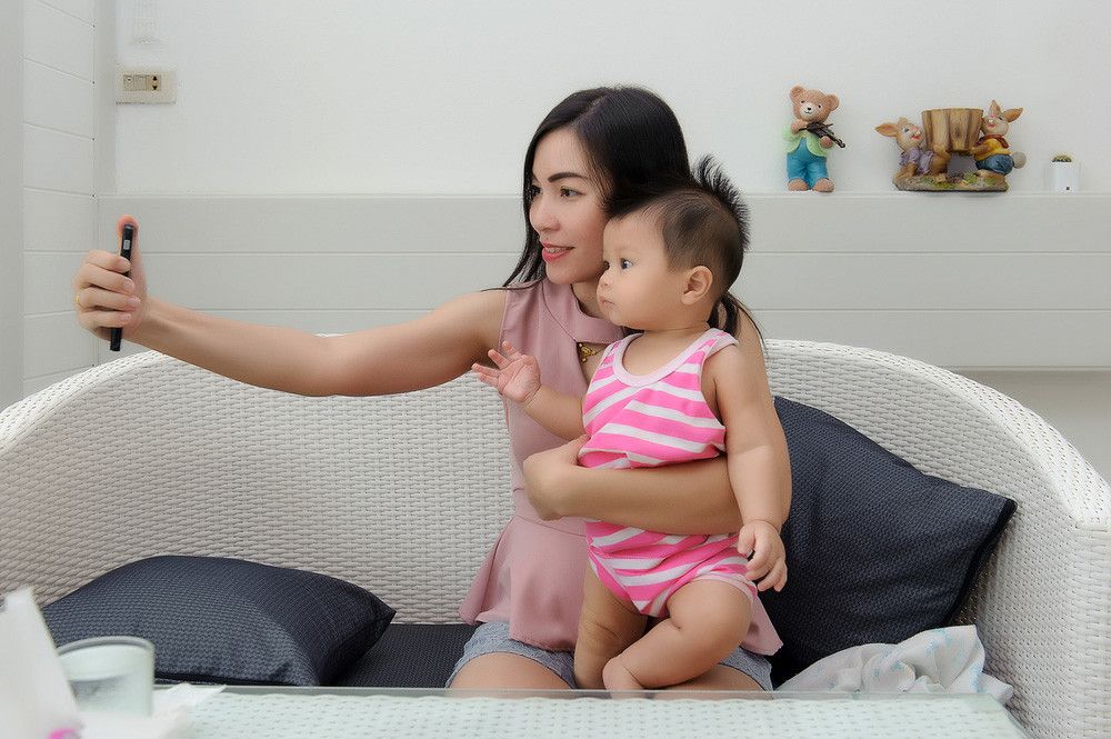 Baca Aturan Ini Sebelum Posting Foto Anak di Media Sosial