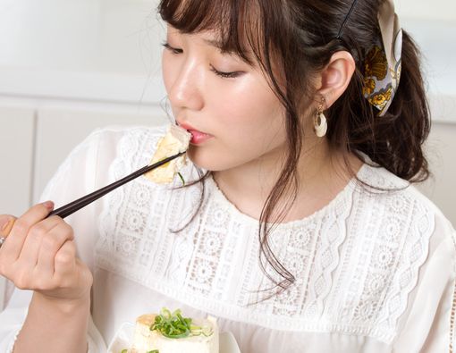 Bukan Mitos, Makan Tahu Bisa Bikin Kulit Awet Muda!