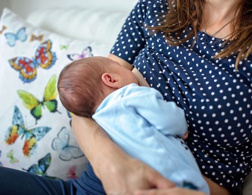 Posisi dan Teknik Menyusui yang Benar dan Aman