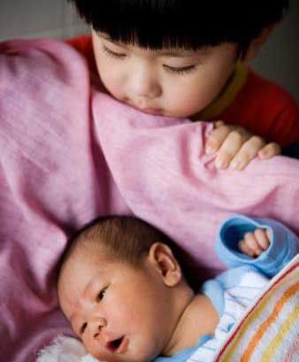 Jarak 2 Tahun Antar Anak Tingkatkan Kecerdasan Otak Bayi