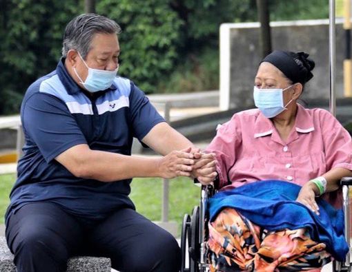 Ibu Ani Yudhoyono Meninggal Dunia