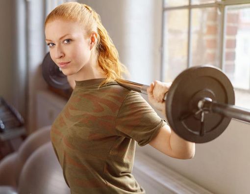 Wanita Latihan Angkat Beban, Bahayakah?