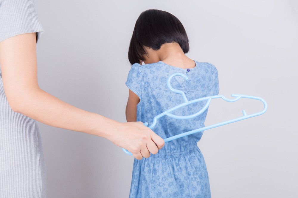 Kebiasaan Memukul Pantat Anak, Baik atau Tidak?