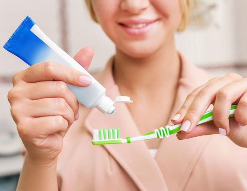 Fakta di Balik Kode Warna pada Kemasan Pasta Gigi