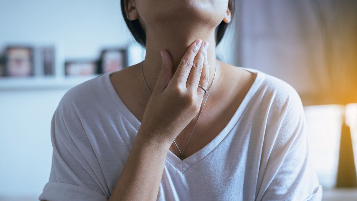 7 Tips Mengatasi Radang Tenggorokan Tanpa Obat