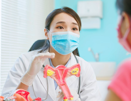 Benarkah Miom Bisa Keluar Saat Haid?