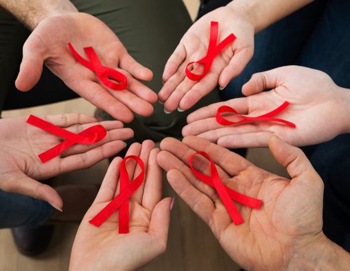 Ini Alasan Tak Perlu Jauhi Teman yang Terkena HIV/AIDS!