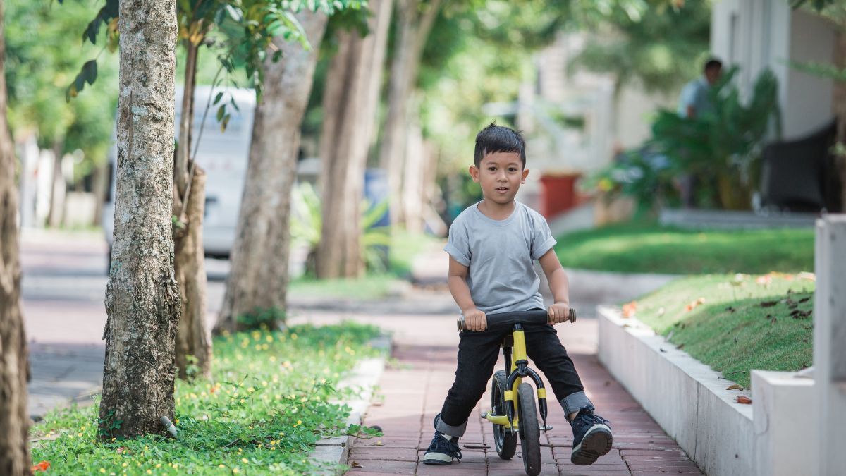 5 Manfaat Bermain Sepeda Tanpa Pedal Bagi Anak