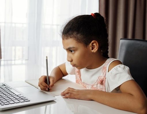 Belajar di Rumah Tingkatkan Risiko Obesitas pada Anak