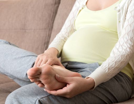  10 Cara Alami Mengatasi Kaki Bengkak saat Hamil