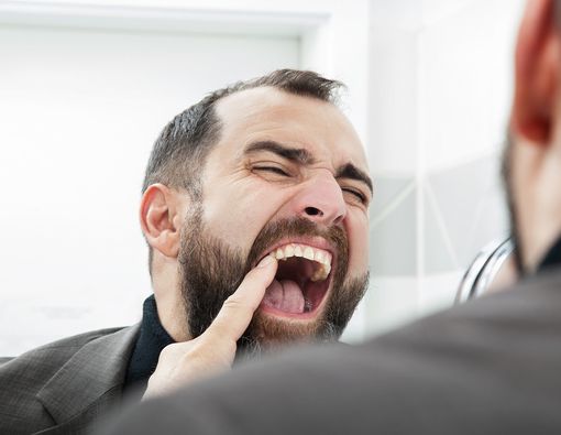 Bisakah Membersihkan Karang Gigi Sendiri di Rumah?