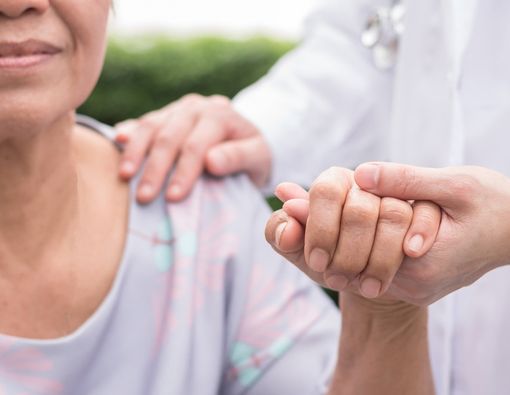 Kiat Tepat Merawat Lansia Pengidap Alzheimer