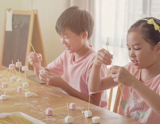 Cara Mendidik Anak Pertama Menjadi Role Model untuk Adiknya