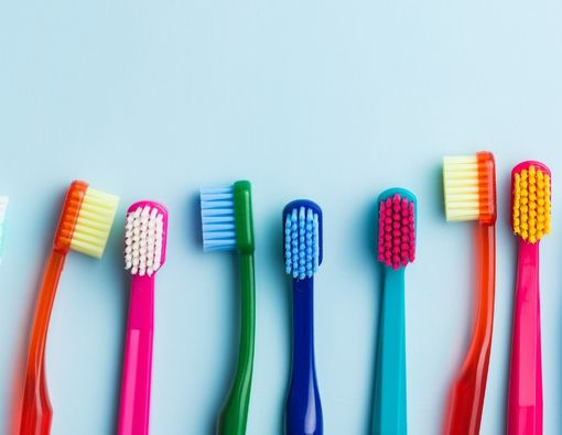Jarang Ganti Sikat Gigi Bikin Gigi Sensitif, Benarkah?