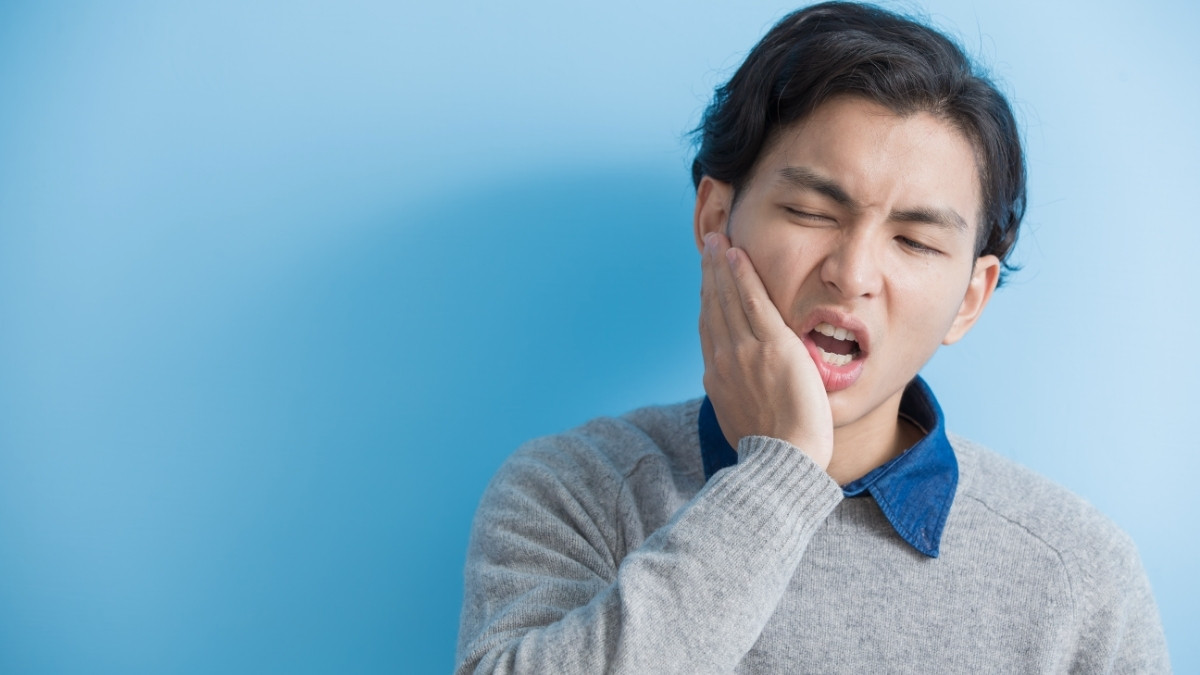 Gunakan Air Garam untuk Atasi Gigi Ngilu, Efektifkah?