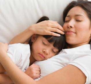Meningkatkan Kualitas EQ Bayi dengan Tidur Bersama Ibu