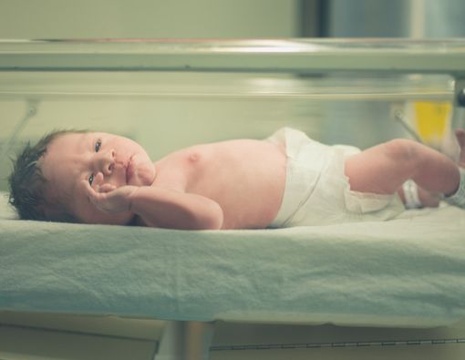 Bayi Tidak Menangis saat Lahir, Apa Penyebabnya?