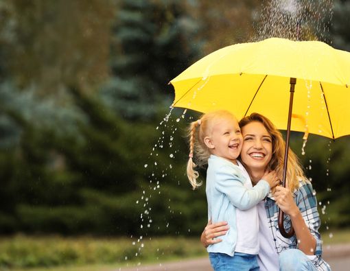 Lindungi Kesehatan Anak di Musim Hujan Dengan Cara Ini