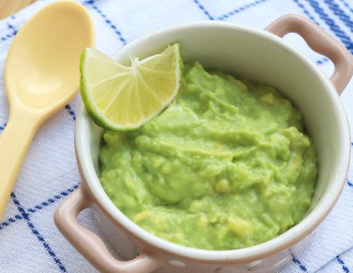 Tips Menyiapkan Buah Alpukat untuk MPASI Bayi