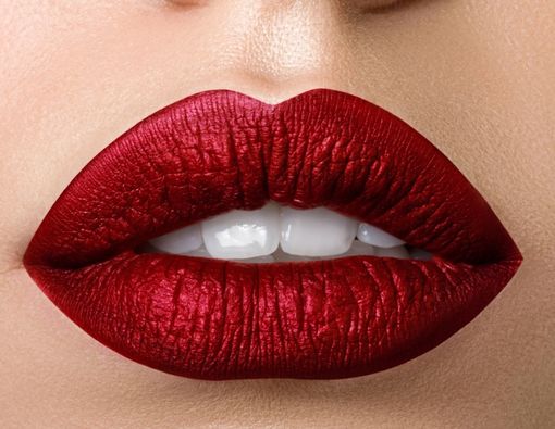Penggunaan Lipstik Matte Bikin Bibir Kering, Ini Penyebabnya