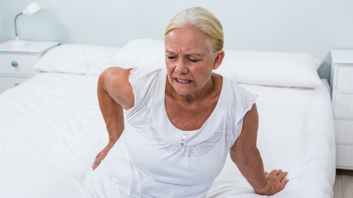 Kurang Tidur Berbahaya bagi Kesehatan Tulang Wanita Lansia?