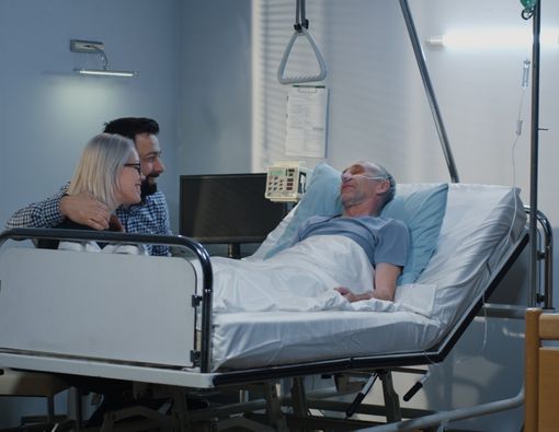 Tips Menjaga Kesehatan Saat Merawat Orang Sakit