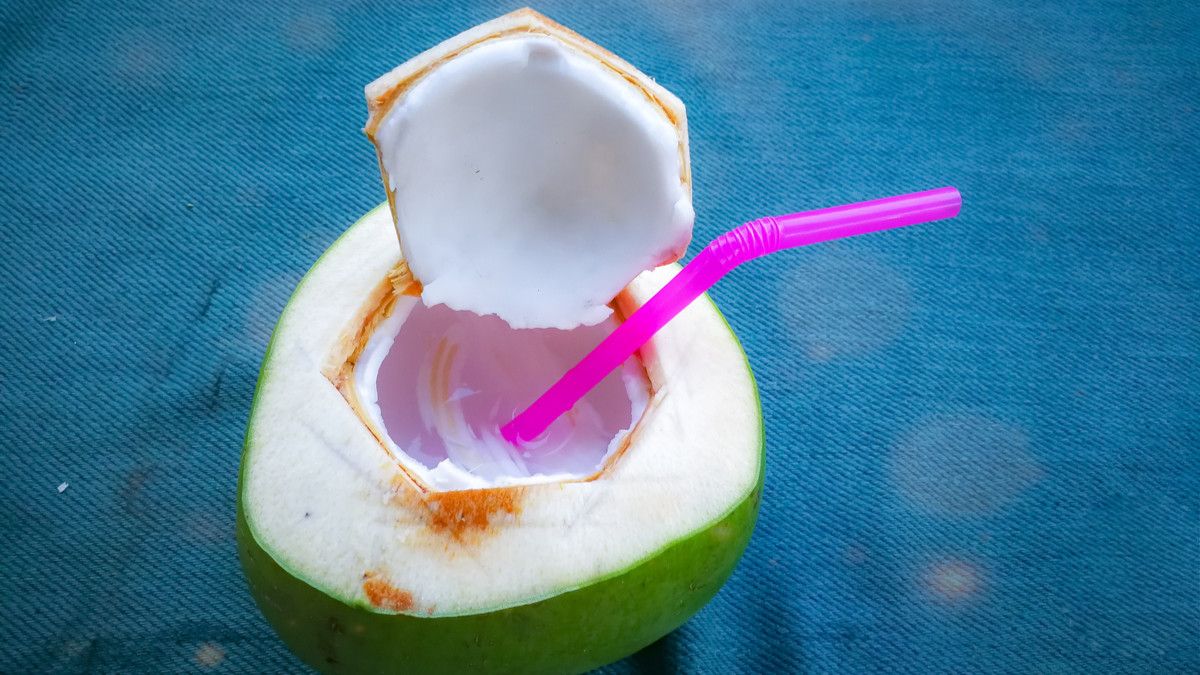 7 Manfaat Minum Air Kelapa untuk Jemaah Calon Haji