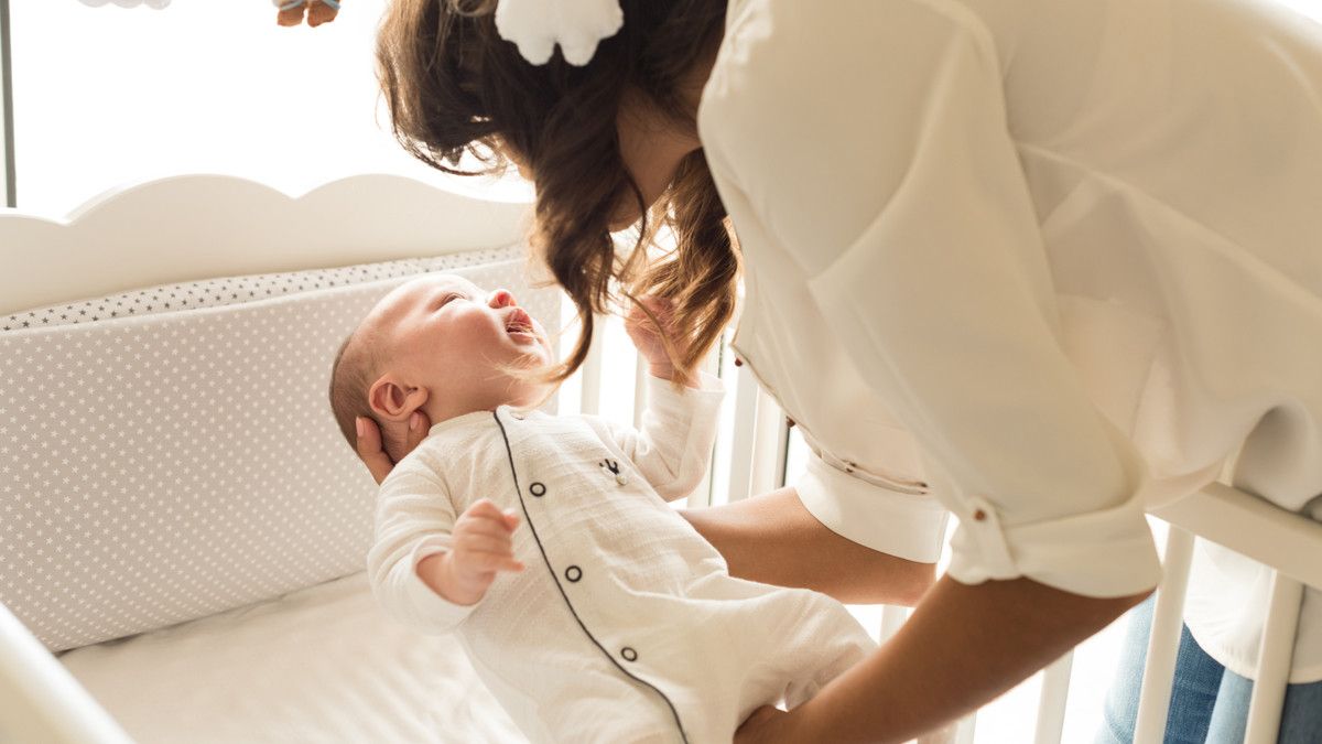 Cegah Kepala Peang, Ampuhkah Pakai Bantal Beras untuk Bayi?
