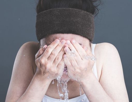 Benarkah Terapi Urine Bermanfaat untuk Kesehatan Kulit Wajah?