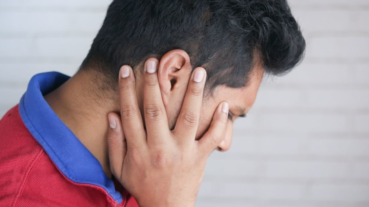 Kulit Telinga Kering dan Mengelupas? Mungkin Ini Sebabnya