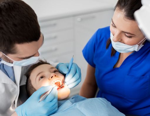 Kapan Waktu yang Tepat Membawa Anak ke Dokter Gigi?