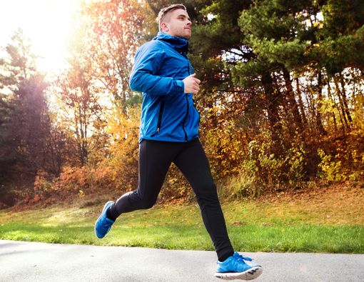 Joging Pakai Jaket Bisa Bikin Kurus?