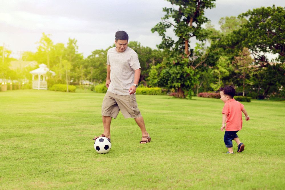 Serunya Bermain Sepak Bola bersama Ayah