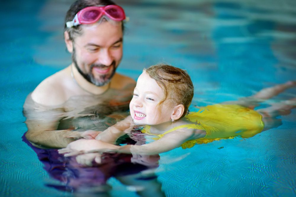 Kapan Sebaiknya Anak Mulai Belajar Berenang?