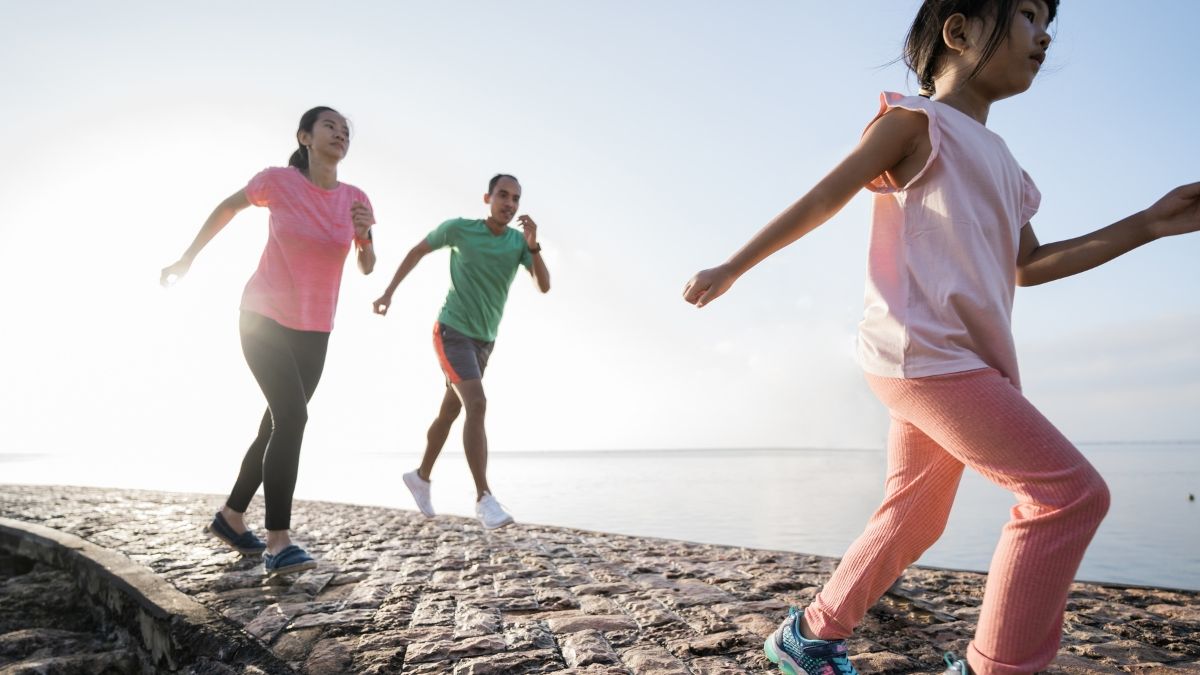 Berlari dan Lempar Tangkap Bola