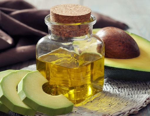 Mau Rambut Sehat dan Kuat? Coba Minyak Alpukat yang Kaya Manfaat