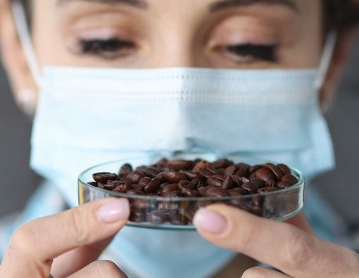 Cara Kembalikan Penciuman Pasca Terinfeksi COVID-19