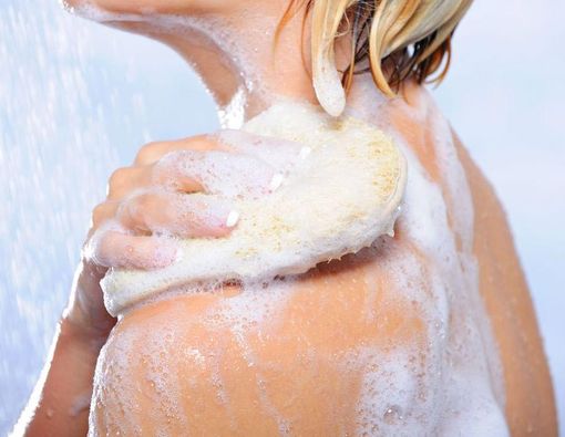 7 Cara Mengatasi Kulit Bersisik